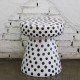 Tabouret de jardin en céramique à pois noirs et blancs